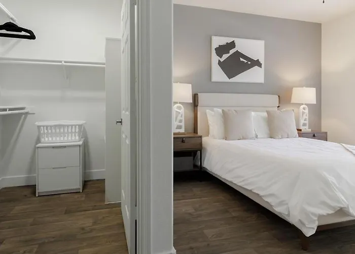 Landing - Modern With Amazing Amenities Phoenix