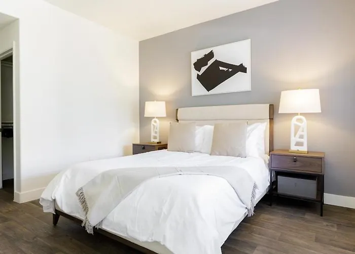 Landing - Modern With Amazing Amenities Apartment Phoenix