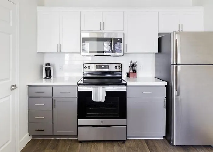 Landing - Modern With Amazing Amenities *