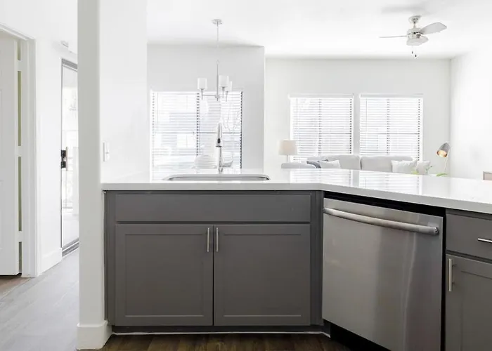 Landing - Modern With Amazing Amenities Phoenix